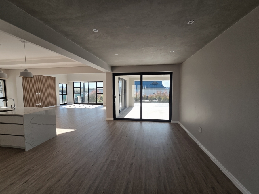 4 Bedroom Property for Sale in Kingswood Golf Estate Western Cape